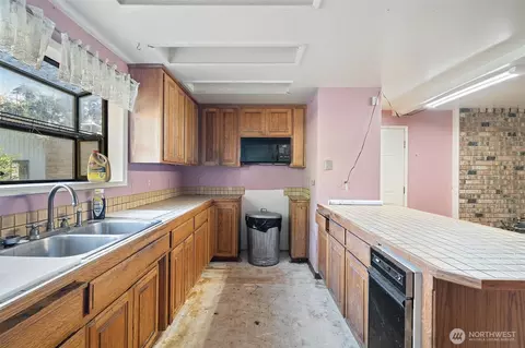 Kitchen - 426 Griffith Farm Rd, Sequim, WA 98382 photo 1 of 1