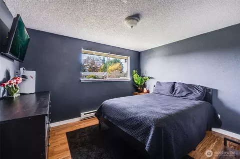 Bedroom - 17321 Spanaway Ln E, Spanaway, WA 98387 photo 3 of 4