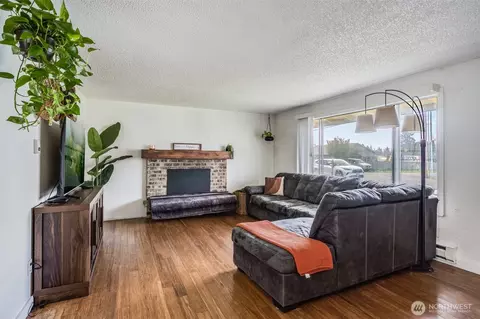 Living - 17321 Spanaway Ln E, Spanaway, WA 98387 photo 2 of 3