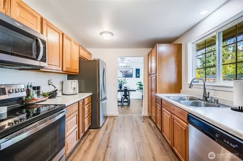 Kitchen - 17321 Spanaway Ln E, Spanaway, WA 98387 photo 1 of 4