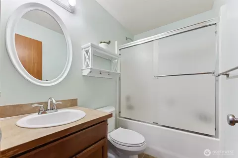 Bath - 175 Wind River Dr, Chehalis, WA 98532 photo 2 of 2