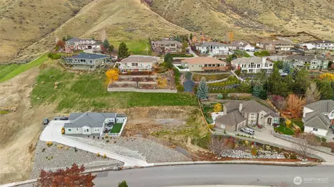 756 Castle Heights Dr, Wenatchee, WA 98801