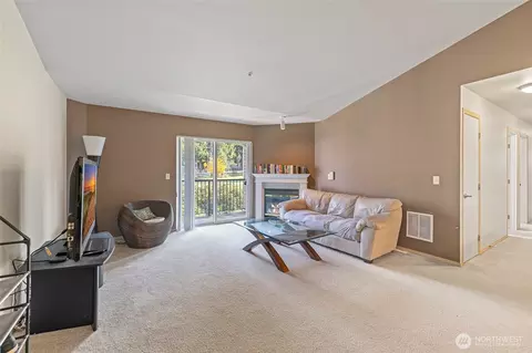 Living - 10709 Valley View Rd #B403, Bothell, WA 98011 photo 1 of 5