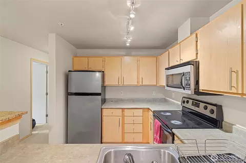 Kitchen - 10709 Valley View Rd #B403, Bothell, WA 98011 photo 4 of 4