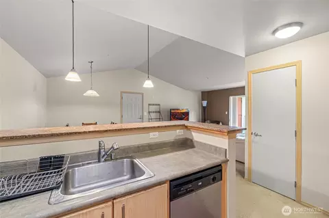 Kitchen - 10709 Valley View Rd #B403, Bothell, WA 98011 photo 3 of 4
