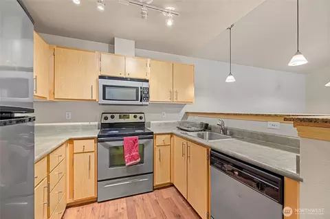 Kitchen - 10709 Valley View Rd #B403, Bothell, WA 98011 photo 2 of 4