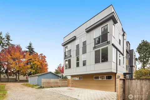 10306 E Midvale Ave N, Seattle, WA 98133