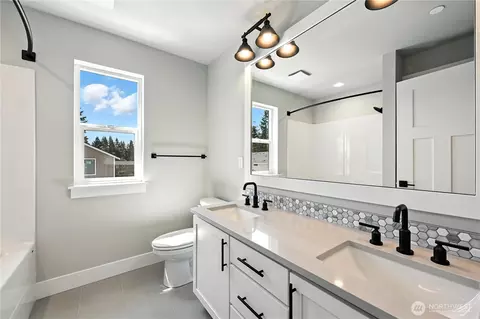 Bath - 10 Meridian Ave SE #CR 09, Bothell, WA 98012 photo 6 of 6