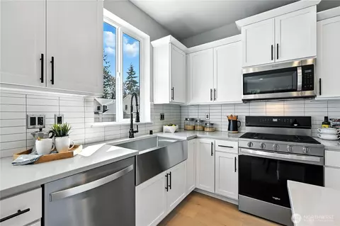 Kitchen - 10 Meridian Ave SE #CR 09, Bothell, WA 98012 photo 12 of 13