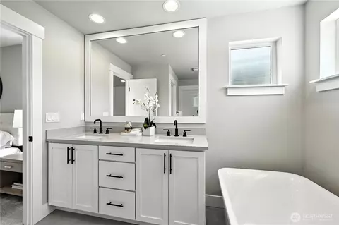Bath - 10 Meridian Ave SE #CR 09, Bothell, WA 98012 photo 3 of 6