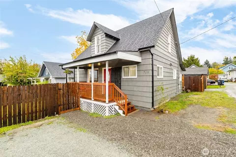 718 N 1st St, Mount Vernon, WA 98273