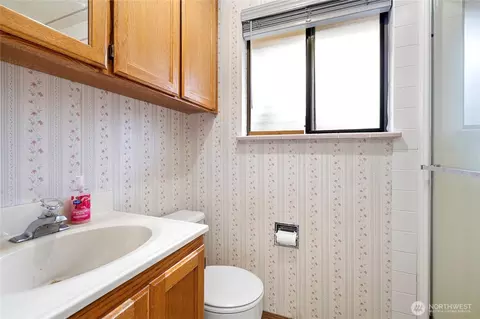 Bath - 26707 Orville Rd E, Orting, WA 98360 photo 2 of 2