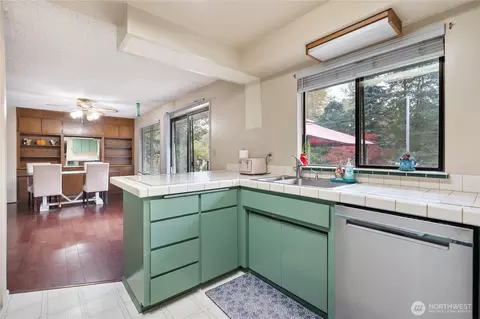Kitchen - 26707 Orville Rd E, Orting, WA 98360 photo 1 of 3