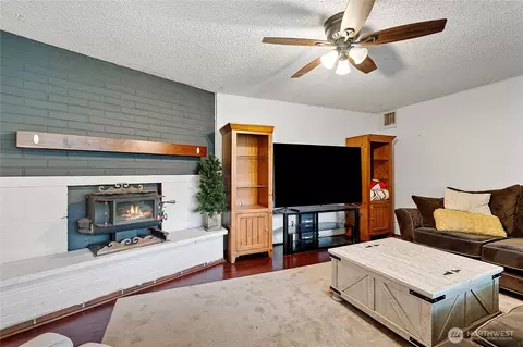 Living - 26707 Orville Rd E, Orting, WA 98360 photo 2 of 2