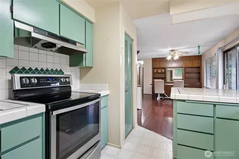 Kitchen - 26707 Orville Rd E, Orting, WA 98360 photo 3 of 3