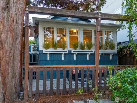 833 NW 52nd St, Seattle, WA 98107