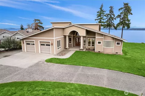 1639 S Country Club Dr, Camano Island, WA 98282