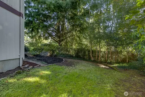 Exterior - 2418 Euclid Ave, Everett, WA 98203 photo 6 of 9