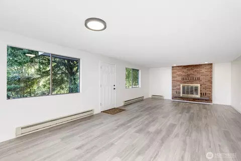 Living - 2418 Euclid Ave, Everett, WA 98203 photo 1 of 4