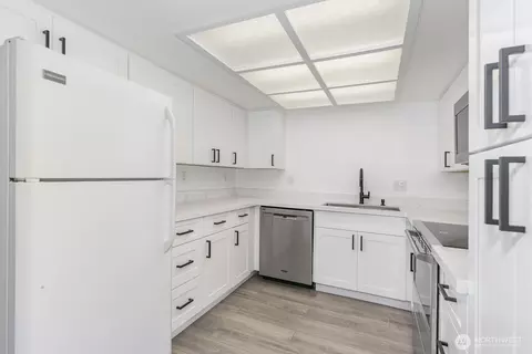 Kitchen - 2418 Euclid Ave, Everett, WA 98203 photo 2 of 3