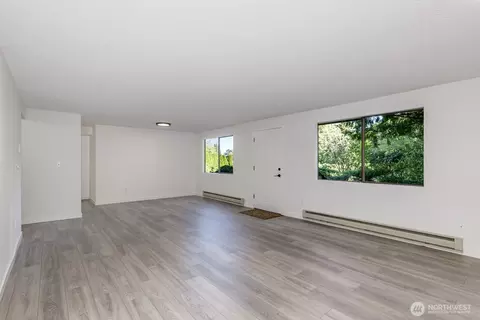 Living - 2418 Euclid Ave, Everett, WA 98203 photo 3 of 4