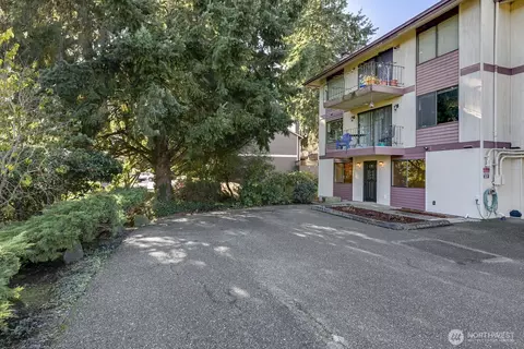 Exterior - 2418 Euclid Ave, Everett, WA 98203 photo 2 of 9