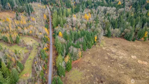 7611 Bobcat Ln, Maple Falls, WA 98266