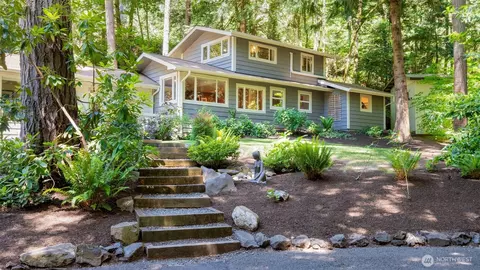 4657 Island Ave NE, Bainbridge Island, WA 98110