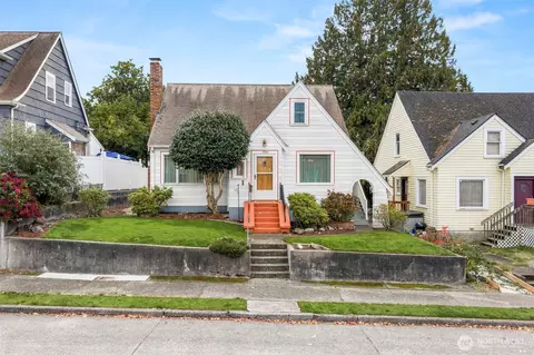 2311 8th St, Bremerton, WA 98312