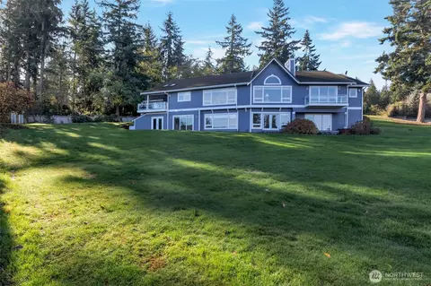 6969 Humphrey Rd, Clinton, WA 98236