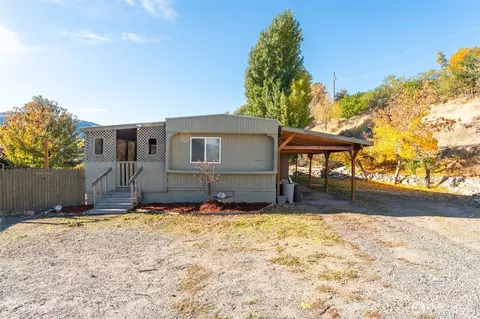 271 Chestnut St, Chelan Falls, WA 98817