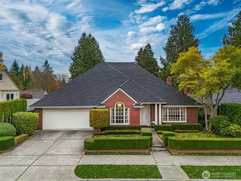 3654 W Viewmont Way W, Seattle, WA 98199