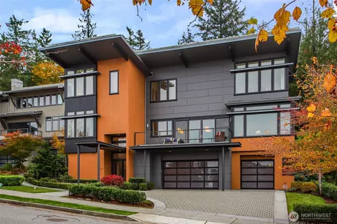 3037 NE Harrison Dr, Issaquah, WA 98029