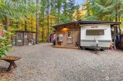 1030 Maple Ln, Sumas, WA 98295