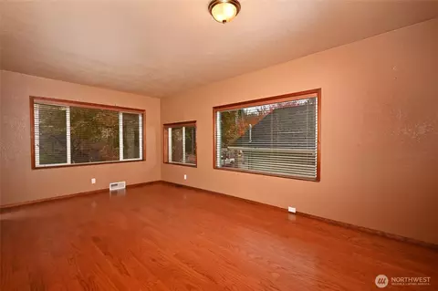 Living - 125 29th Ave E, Seattle, WA 98112 photo 2 of 2