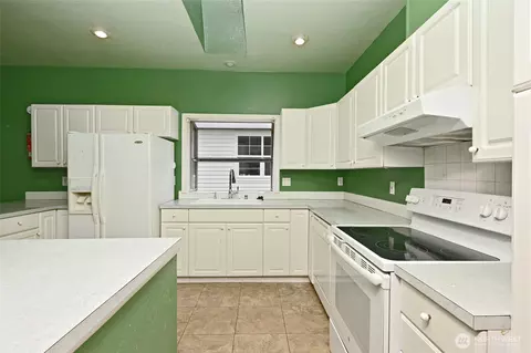 Kitchen - 125 29th Ave E, Seattle, WA 98112 photo 2 of 3