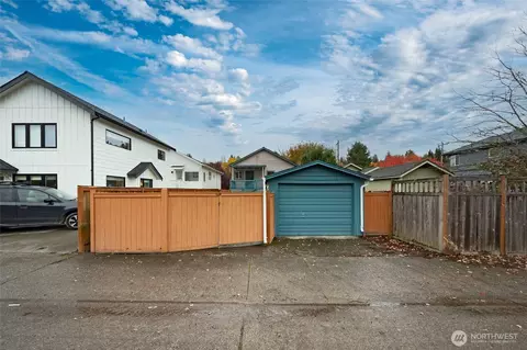 Exterior - 125 29th Ave E, Seattle, WA 98112 photo 7 of 7