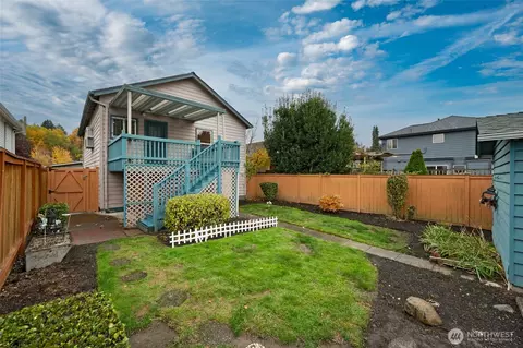 Exterior - 125 29th Ave E, Seattle, WA 98112 photo 4 of 7