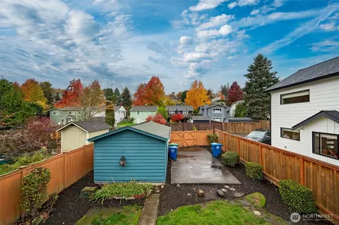 Exterior - 125 29th Ave E, Seattle, WA 98112 photo 2 of 7