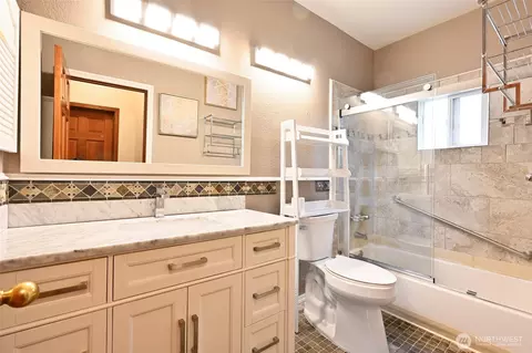 Bath - 125 29th Ave E, Seattle, WA 98112 photo 1 of 1