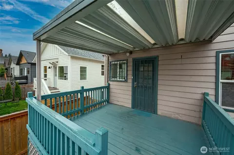 Exterior - 125 29th Ave E, Seattle, WA 98112 photo 5 of 7