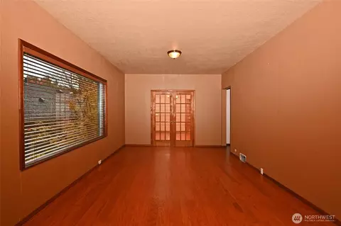 Living - 125 29th Ave E, Seattle, WA 98112 photo 1 of 2