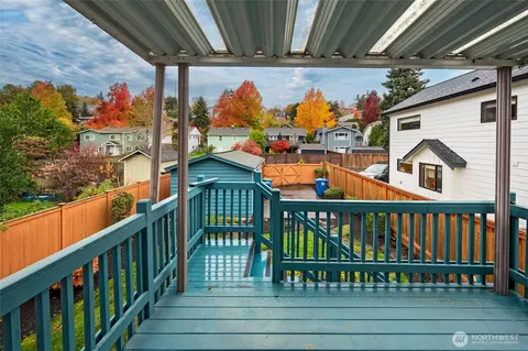Exterior - 125 29th Ave E, Seattle, WA 98112 photo 3 of 7
