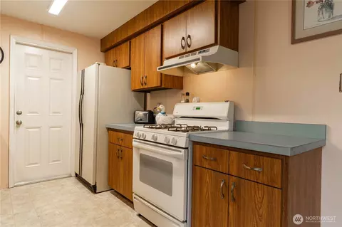 Kitchen - 6818 Vail Dr, Lynden, WA 98264 photo 1 of 2
