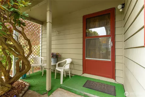 Exterior - 6818 Vail Dr, Lynden, WA 98264 photo 1 of 12