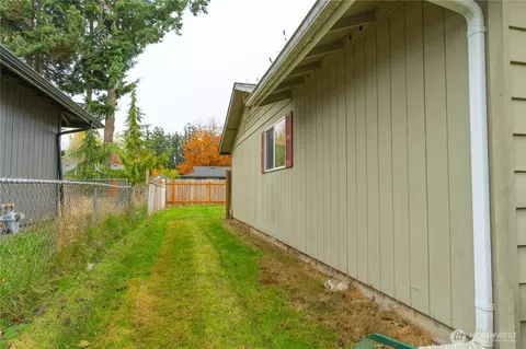 Exterior - 6818 Vail Dr, Lynden, WA 98264 photo 6 of 12