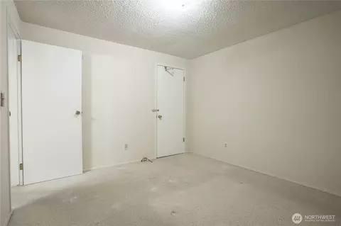 Bedroom - 6818 Vail Dr, Lynden, WA 98264 photo 2 of 4