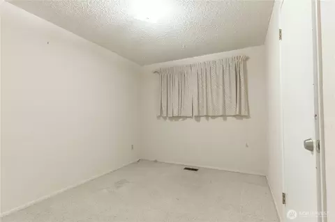 Bedroom - 6818 Vail Dr, Lynden, WA 98264 photo 3 of 4