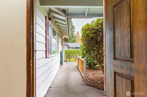 Entry Way - 6818 Vail Dr, Lynden, WA 98264 photo 1 of 3