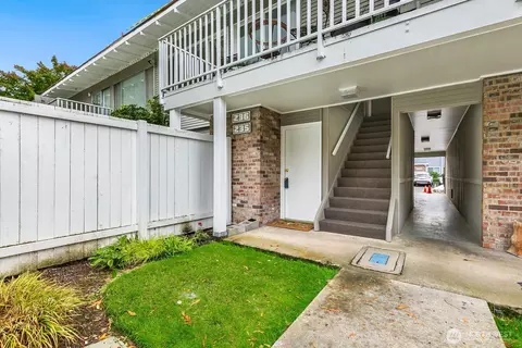 5722 122nd Pl SE #235, Bellevue, WA 98006